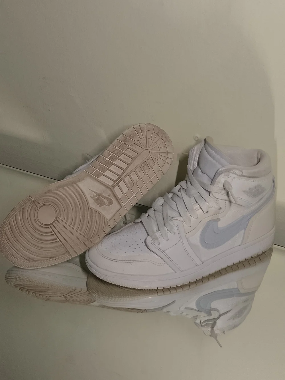 Nike Air Jordans 1 Coconut Milk. Mid-Top Sneakers in White and Light Gray